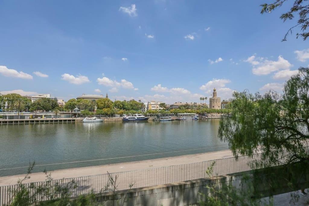 Riverwalk Suites - Puente Triana セビリア エクステリア 写真